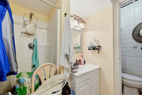 House in Clearwater, Florida 3 bedrooms, 135.27 sq.m. № 2198731 - photo 17
