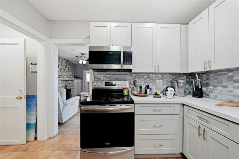 House in Clearwater, Florida 3 bedrooms, 135.27 sq.m. № 2198731 - photo 8