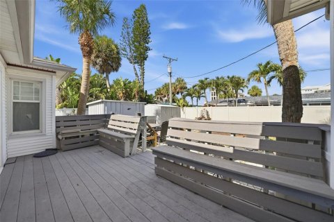 House in Clearwater, Florida 3 bedrooms, 135.27 sq.m. № 2198731 - photo 26