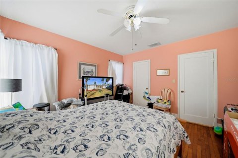 House in Clearwater, Florida 3 bedrooms, 135.27 sq.m. № 2198731 - photo 21