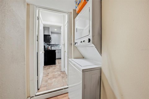 House in Clearwater, Florida 3 bedrooms, 135.27 sq.m. № 2198731 - photo 24