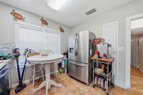House in Clearwater, Florida 3 bedrooms, 135.27 sq.m. № 2198731 - photo 11
