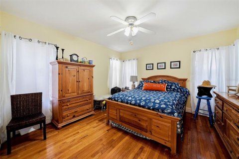 House in Clearwater, Florida 3 bedrooms, 135.27 sq.m. № 2198731 - photo 19