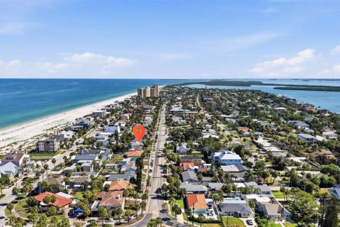 House in Clearwater, Florida 3 bedrooms, 135.27 sq.m. № 2198731
