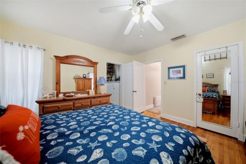 House in Clearwater, Florida 3 bedrooms, 135.27 sq.m. № 2198731 - photo 18