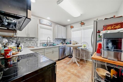 House in Clearwater, Florida 3 bedrooms, 135.27 sq.m. № 2198731 - photo 10
