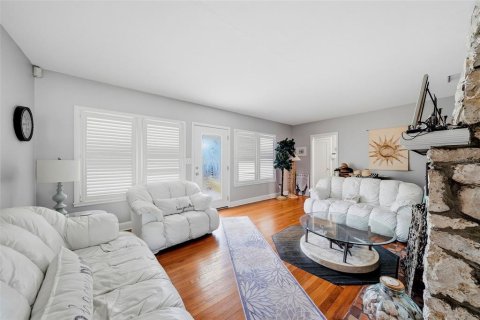 House in Clearwater, Florida 3 bedrooms, 135.27 sq.m. № 2198731 - photo 7