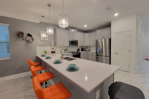 Casa en venta en Kissimmee, Florida, 8 dormitorios, 398.46 m2 № 2197877 - foto 9
