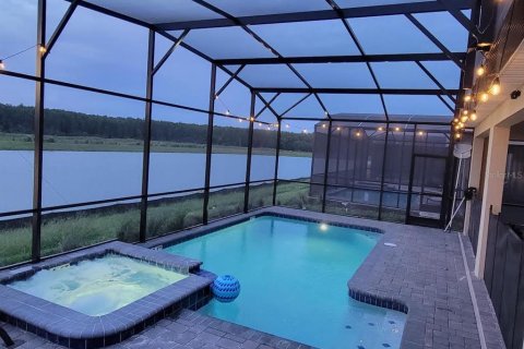 Casa en venta en Kissimmee, Florida, 8 dormitorios, 398.46 m2 № 2197877 - foto 2