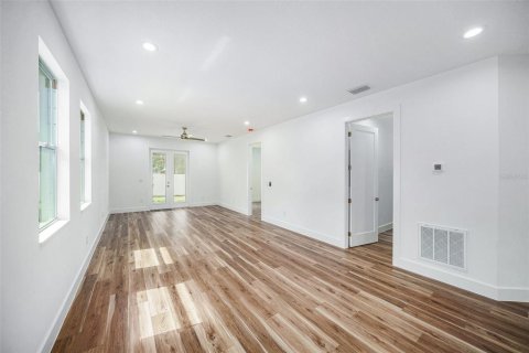 Casa en venta en Tampa, Florida, 4 dormitorios, 154.4 m2 № 1870370 - foto 7