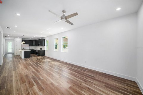 Casa en venta en Tampa, Florida, 4 dormitorios, 154.4 m2 № 1870370 - foto 10
