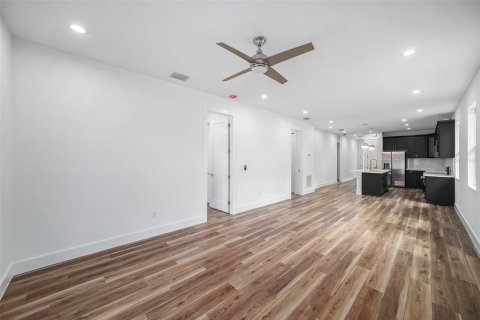 Casa en venta en Tampa, Florida, 4 dormitorios, 154.4 m2 № 1870370 - foto 9