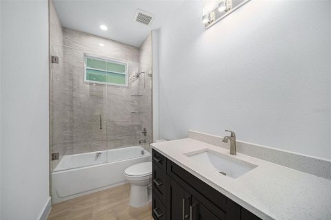 Casa en venta en Tampa, Florida, 4 dormitorios, 154.4 m2 № 1870370 - foto 22