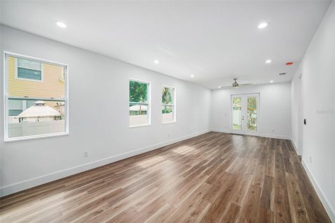 Casa en venta en Tampa, Florida, 4 dormitorios, 154.4 m2 № 1870370 - foto 8