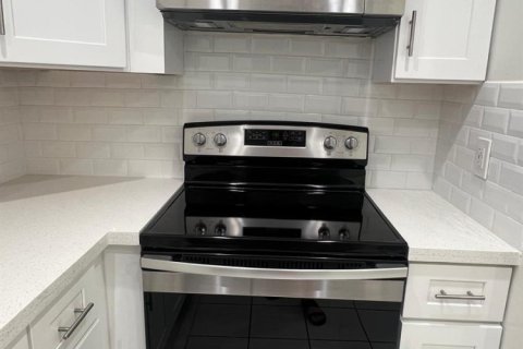 Condo in Coral Springs, Florida, 2 bedrooms  № 2400511 - photo 6