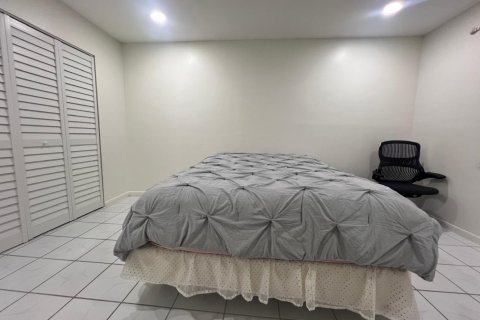 Condo in Coral Springs, Florida, 2 bedrooms  № 2400511 - photo 13