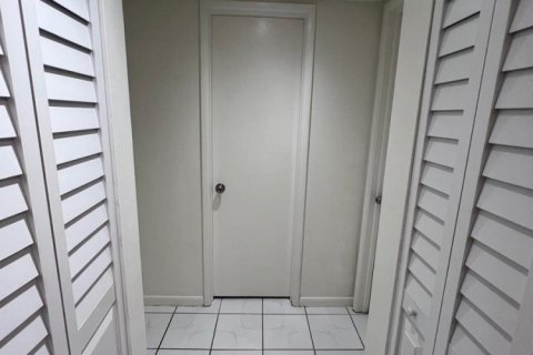 Condo in Coral Springs, Florida, 2 bedrooms  № 2400511 - photo 7