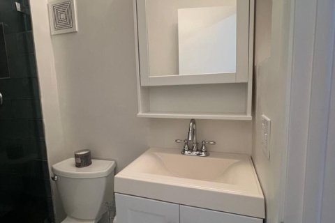 Condo in Coral Springs, Florida, 2 bedrooms  № 2400511 - photo 16