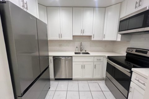 Condo in Coral Springs, Florida, 2 bedrooms  № 2400511 - photo 4