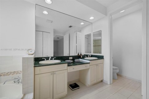 Adosado en alquiler en Hollywood, Florida, 3 dormitorios, 214.05 m2 № 2056733 - foto 23