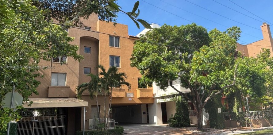 Condominio en Miami, Florida, 1 dormitorio № 1806138
