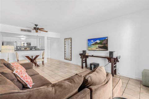 Condominio en venta en Miami Beach, Florida, 1 dormitorio, 57.6 m2 № 1862683 - foto 16