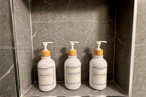 Condominio en venta en Coral Gables, Florida, 1 dormitorio, 32.61 m2 № 2010464 - foto 18