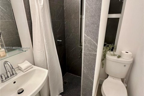 Condominio en venta en Coral Gables, Florida, 1 dormitorio, 32.61 m2 № 2010464 - foto 16