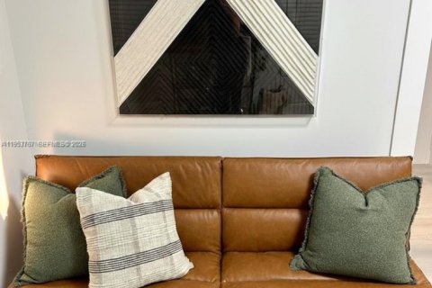 Condominio en venta en Coral Gables, Florida, 1 dormitorio, 32.61 m2 № 2010464 - foto 25