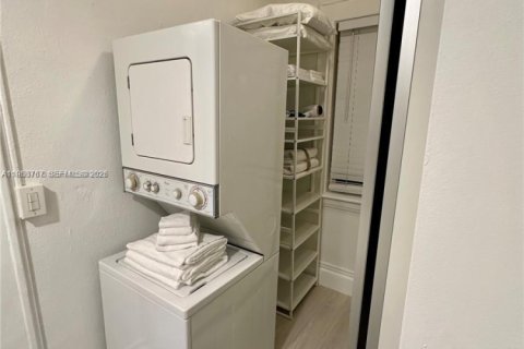 Condominio en venta en Coral Gables, Florida, 1 dormitorio, 32.61 m2 № 2010464 - foto 19