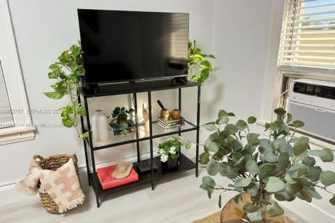 Condominio en venta en Coral Gables, Florida, 1 dormitorio, 32.61 m2 № 2010464 - foto 24