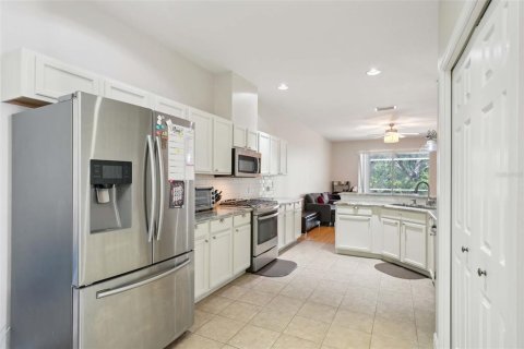 House in Tampa, Florida 3 bedrooms, 164.99 sq.m. № 1653833 - photo 7