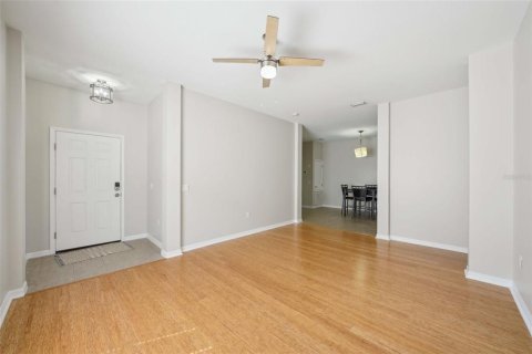 House in Tampa, Florida 3 bedrooms, 164.99 sq.m. № 1653833 - photo 2