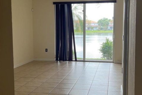 Touwnhouse à louer à Miramar, Floride: 2 chambres, 98.1 m2 № 2410945 - photo 8