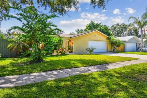 House in Dunedin, Florida 3 bedrooms, 160.54 sq.m. № 1852968 - photo 2