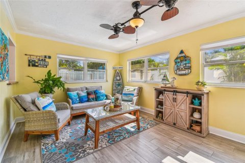 House in Dunedin, Florida 3 bedrooms, 160.54 sq.m. № 1852968 - photo 15