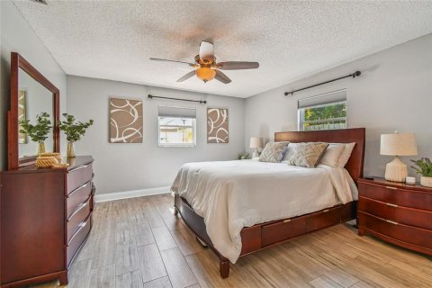 House in Dunedin, Florida 3 bedrooms, 160.54 sq.m. № 1852968 - photo 19