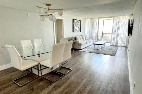 Copropriété à louer à Aventura, Floride: 2 chambres, 105.72 m2 № 1924435 - photo 6