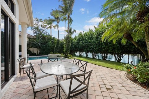 House in Wellington, Florida 3 bedrooms, 286.51 sq.m. № 1135460 - photo 1