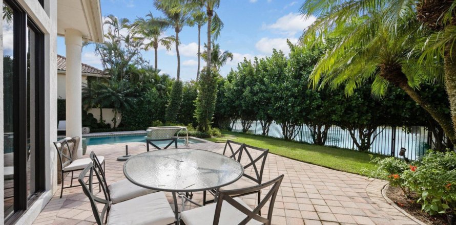 House in Wellington, Florida 3 bedrooms, 286.51 sq.m. № 1135460