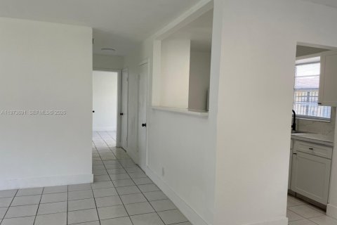 Снять в аренду квартиру в Холливуд, Флорида 1 спальня, 72.46м2, № 2033332 - фото 5