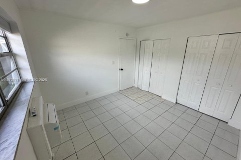 Снять в аренду квартиру в Холливуд, Флорида 1 спальня, 72.46м2, № 2033332 - фото 10