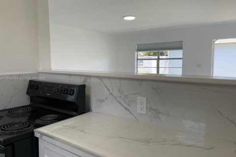 Снять в аренду квартиру в Холливуд, Флорида 1 спальня, 72.46м2, № 2033332 - фото 7