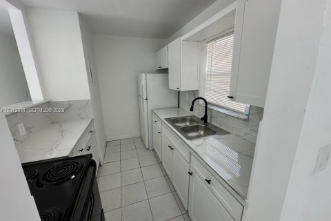 Снять в аренду квартиру в Холливуд, Флорида 1 спальня, 72.46м2, № 2033332 - фото 11