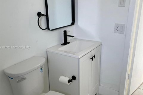 Снять в аренду квартиру в Холливуд, Флорида 1 спальня, 72.46м2, № 2033332 - фото 3