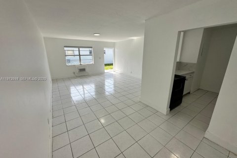 Снять в аренду квартиру в Холливуд, Флорида 1 спальня, 72.46м2, № 2033332 - фото 4