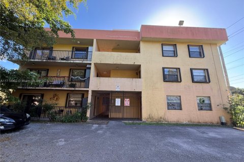 Condo in Hialeah, Florida, 3 bedrooms  № 1470892 - photo 2