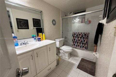 Condo in Hialeah, Florida, 3 bedrooms  № 1470892 - photo 9