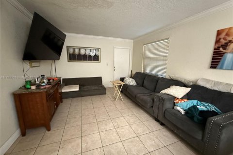 Condo in Hialeah, Florida, 3 bedrooms  № 1470892 - photo 4