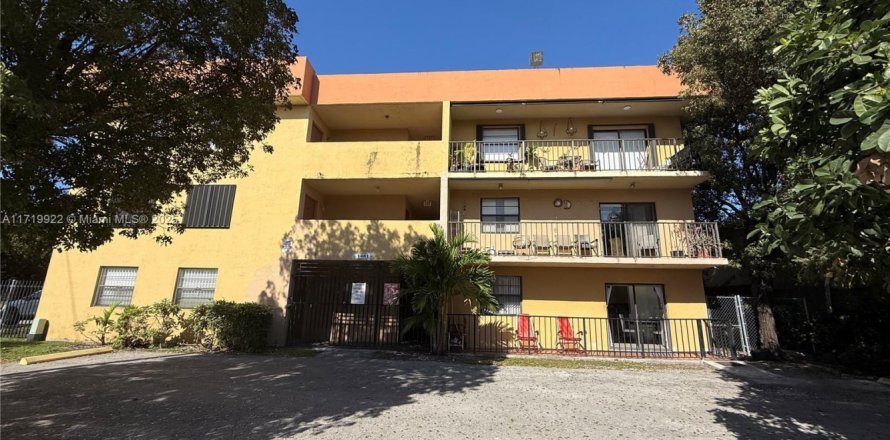 Condo in Hialeah, Florida, 3 bedrooms  № 1470892